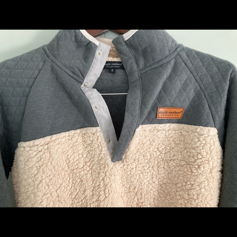 Pullover sweater